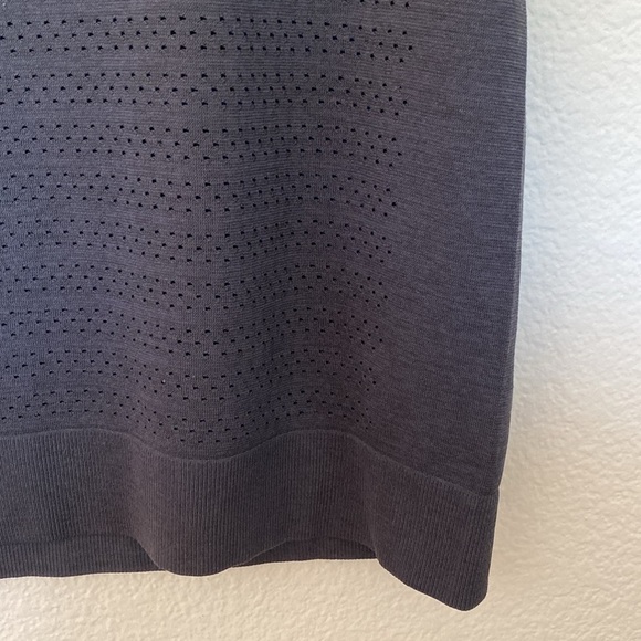 Lululemon breeze by muscle tank black perforated EUC - Picture 2 of 4